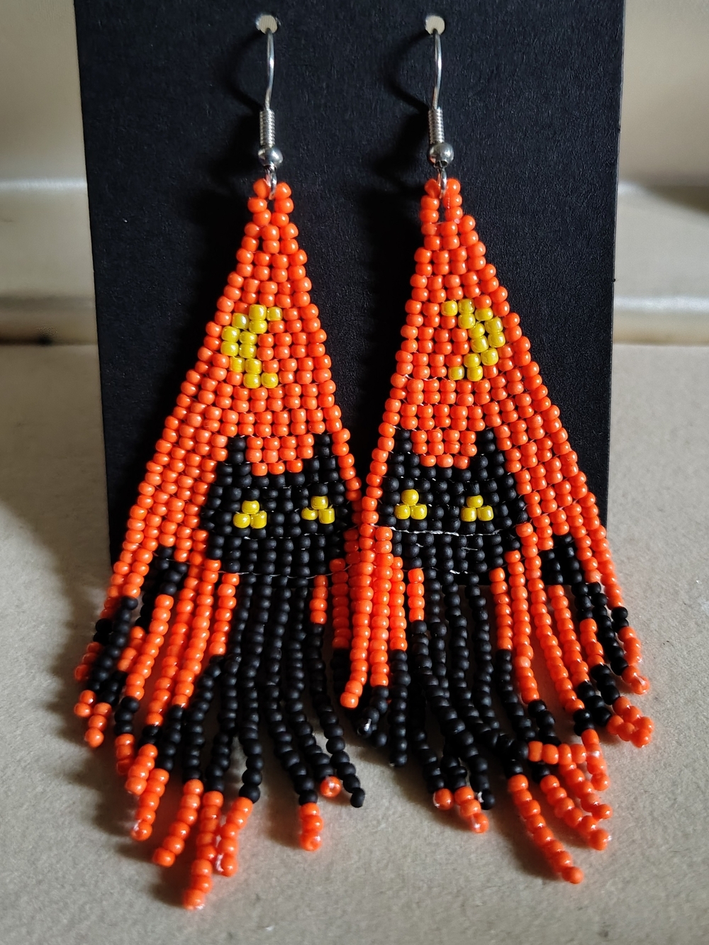 🎃👻New Hand Crafted Orange, Black & Yellow Beaded Cat Fringe Earrings🎃👻